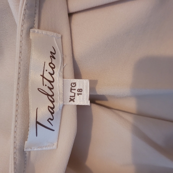 Tradition Cream Colored Short Sleeve Top With Bead Detailed Neckline XL - Picture 7 of 7